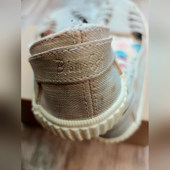 Blowfish light grey canvas flats strappy toe desert floral design women's size 8 - Picture 6 of 8